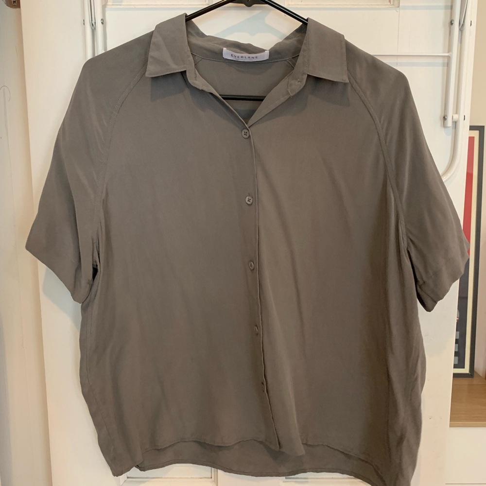 Everlane • Gray silk button down blouse
